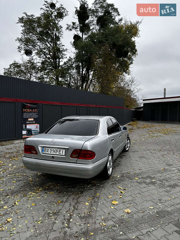 Седан Mercedes-Benz E-Class 1996 в Полонному