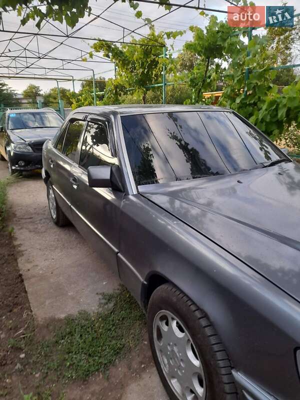 Седан Mercedes-Benz E-Class 1993 в Тернополе