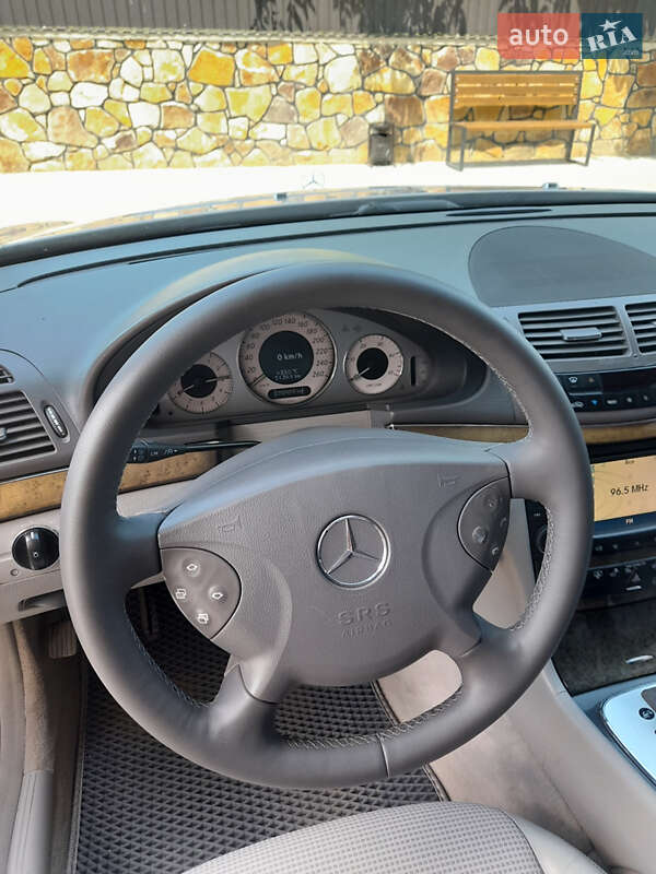 Седан Mercedes-Benz E-Class 2005 в Могилів-Подільському