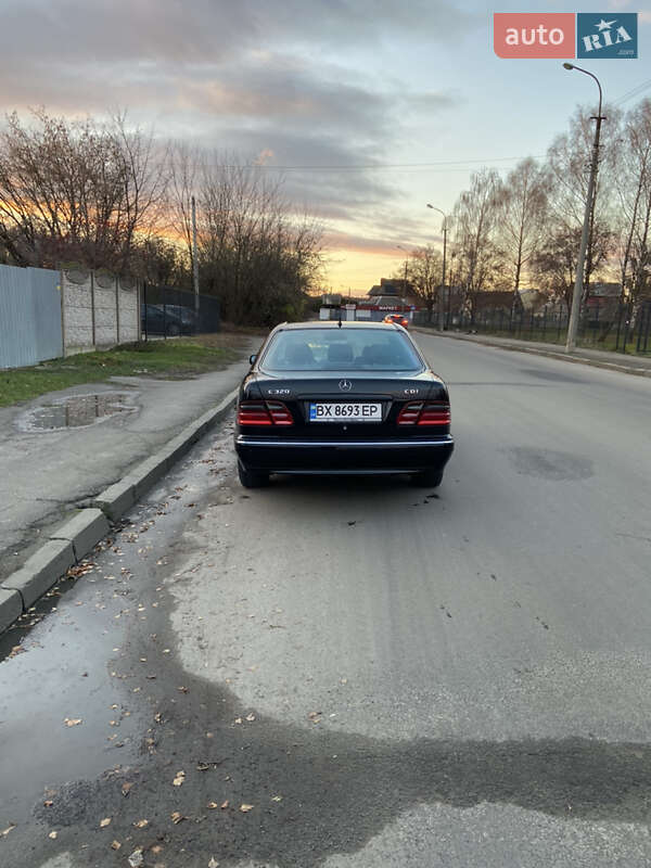 Седан Mercedes-Benz E-Class 2000 в Луцьку