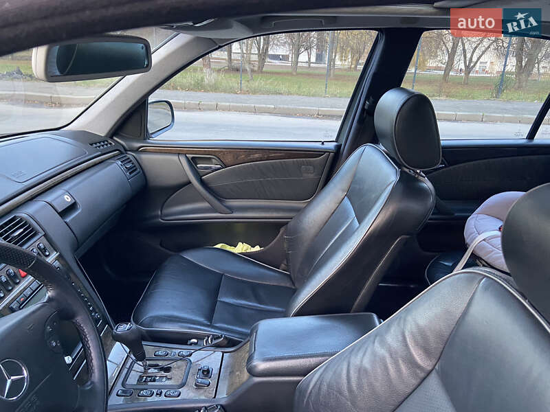 Седан Mercedes-Benz E-Class 2000 в Луцьку
