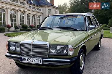 Седан Mercedes-Benz E-Class 1983 в Днепре