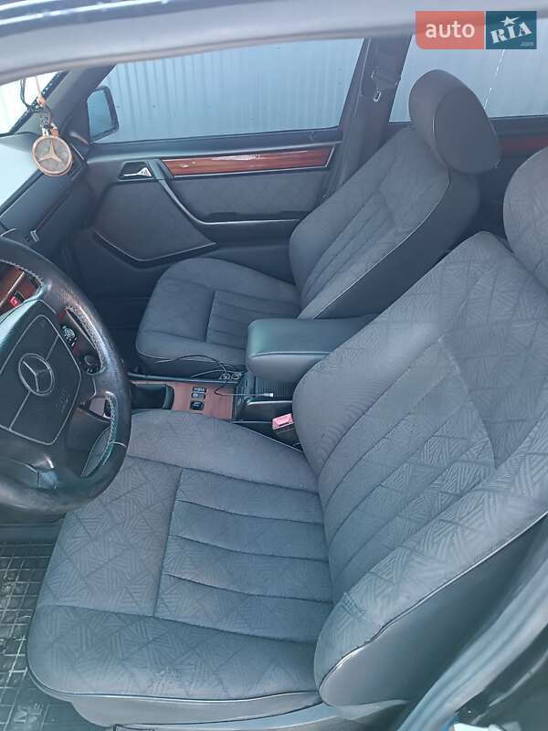 Седан Mercedes-Benz E-Class 1994 в Коломые