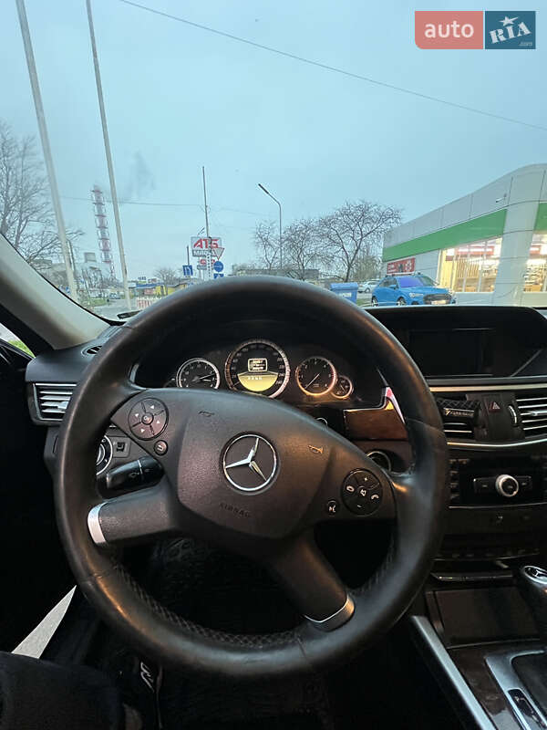 Седан Mercedes-Benz E-Class 2011 в Одесі