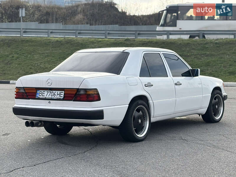 Седан Mercedes-Benz E-Class 1988 в Киеве