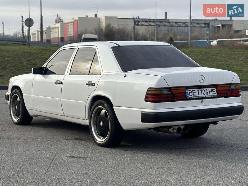 Седан Mercedes-Benz E-Class 1988 в Киеве