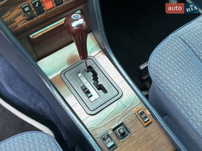 Седан Mercedes-Benz E-Class 1988 в Киеве