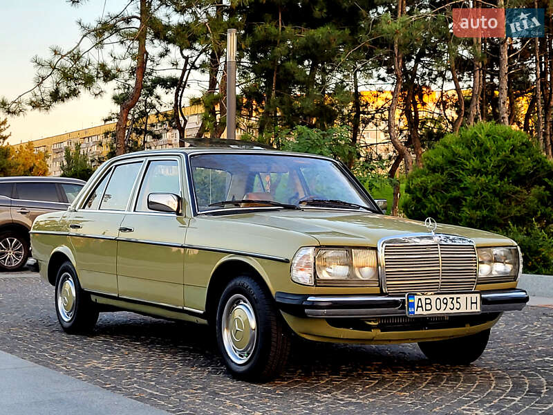Седан Mercedes-Benz E-Class 1983 в Днепре