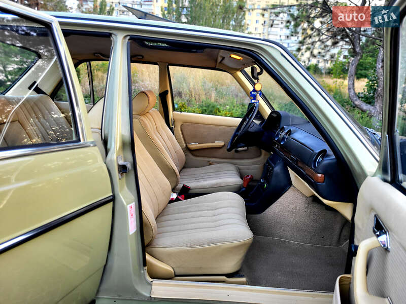 Седан Mercedes-Benz E-Class 1983 в Днепре