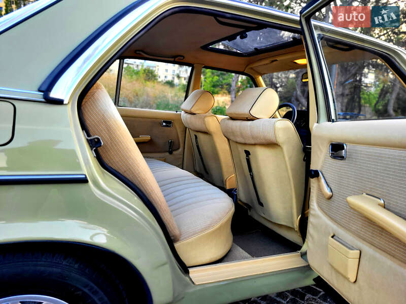 Седан Mercedes-Benz E-Class 1983 в Днепре