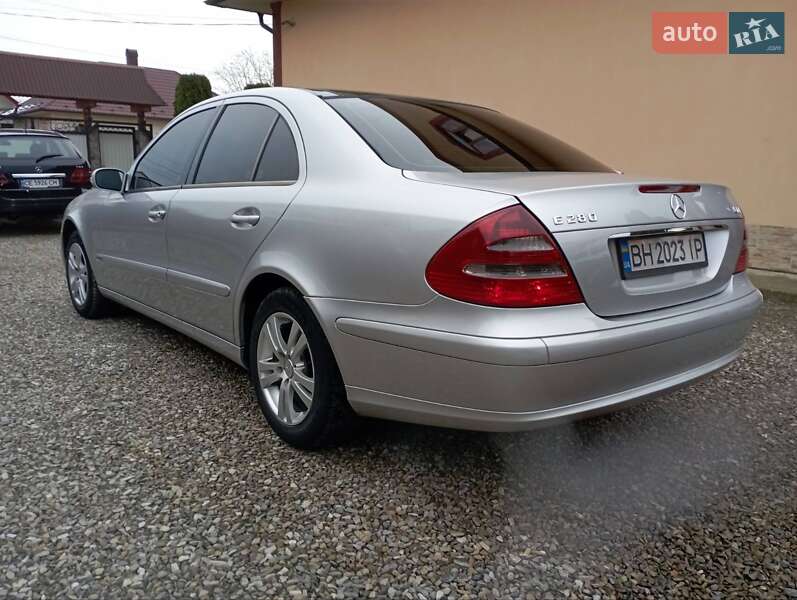 Седан Mercedes-Benz E-Class 2004 в Снятині