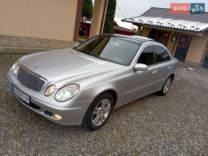 Седан Mercedes-Benz E-Class 2004 в Снятині