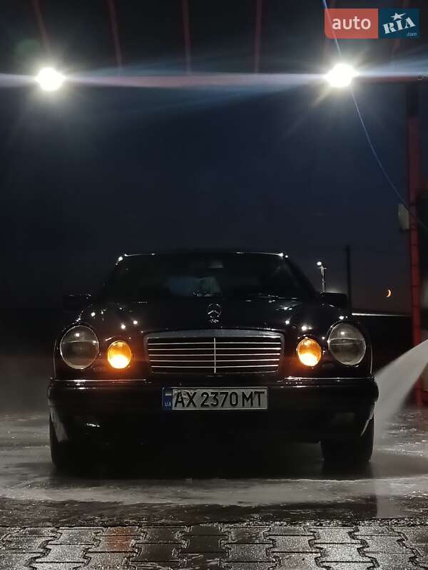 Седан Mercedes-Benz E-Class 1999 в Городку