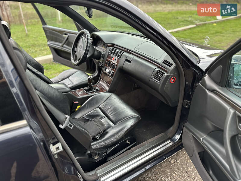 Седан Mercedes-Benz E-Class 1996 в Вознесенске