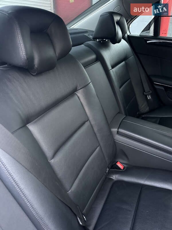 Седан Mercedes-Benz E-Class 2010 в Киеве
