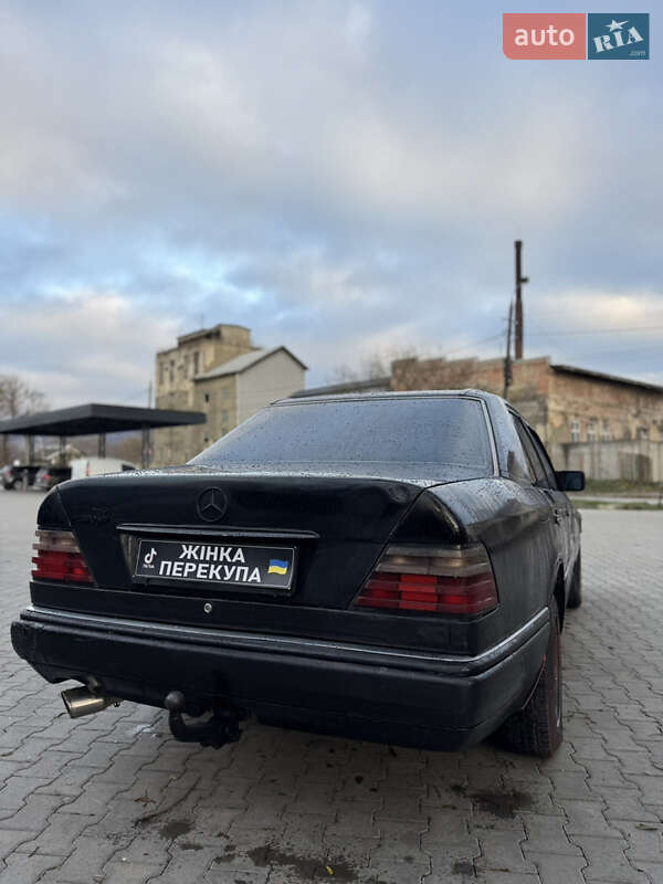 Седан Mercedes-Benz E-Class 1993 в Черновцах