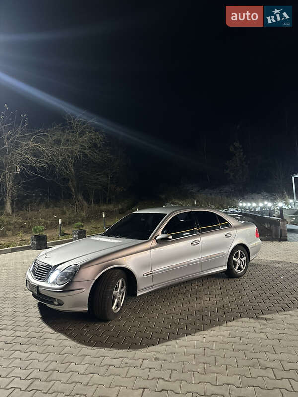 Седан Mercedes-Benz E-Class 2005 в Косові