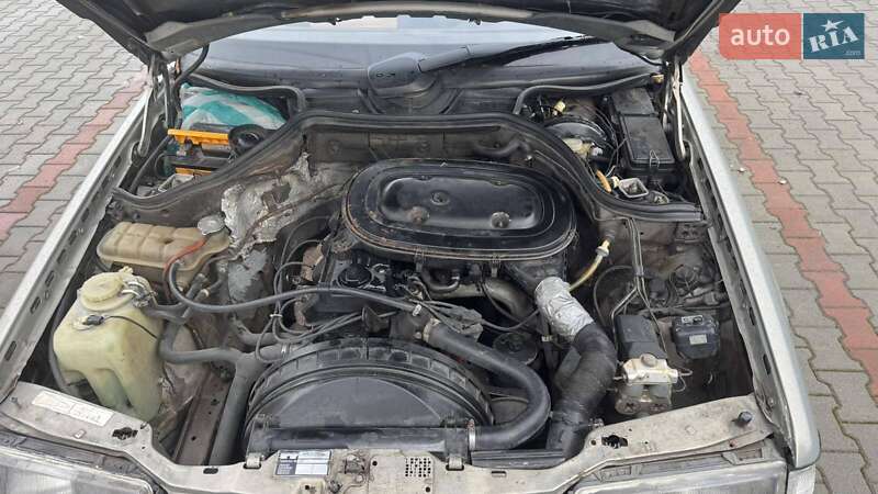 Седан Mercedes-Benz E-Class 1990 в Жовтанцях