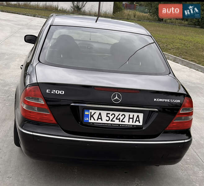 Седан Mercedes-Benz E-Class 2005 в Вараше
