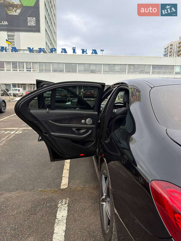 Седан Mercedes-Benz E-Class 2016 в Львові