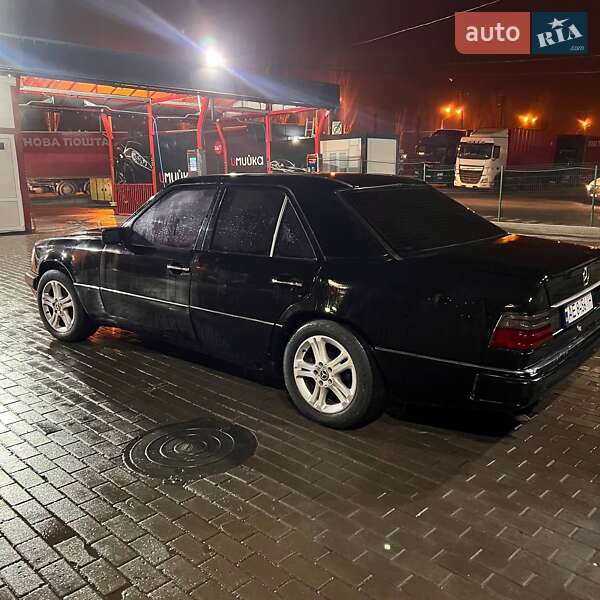 Седан Mercedes-Benz E-Class 1986 в Кривому Розі