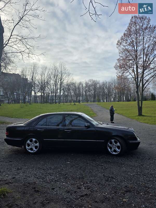 Седан Mercedes-Benz E-Class 2000 в Хмельницком