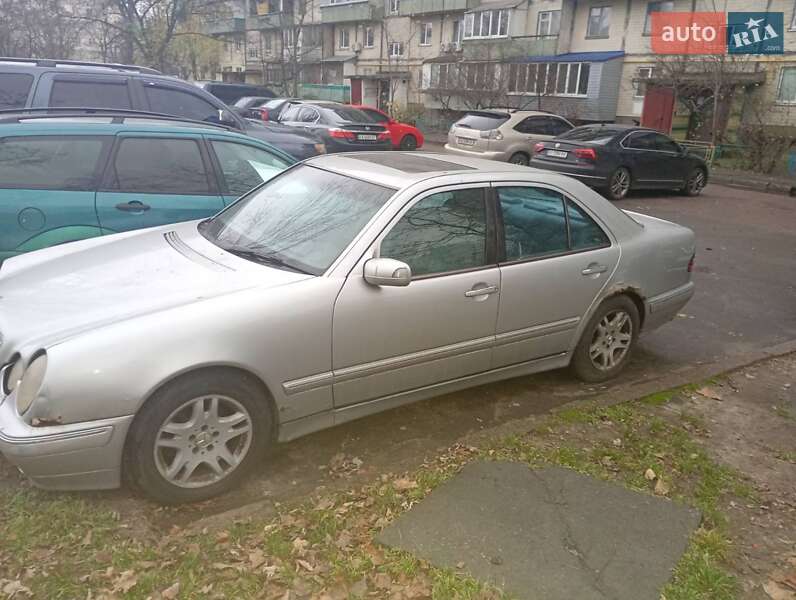Седан Mercedes-Benz E-Class 2000 в Києві