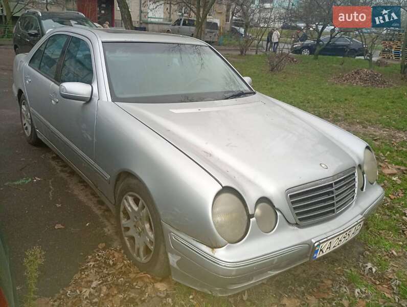 Седан Mercedes-Benz E-Class 2000 в Києві