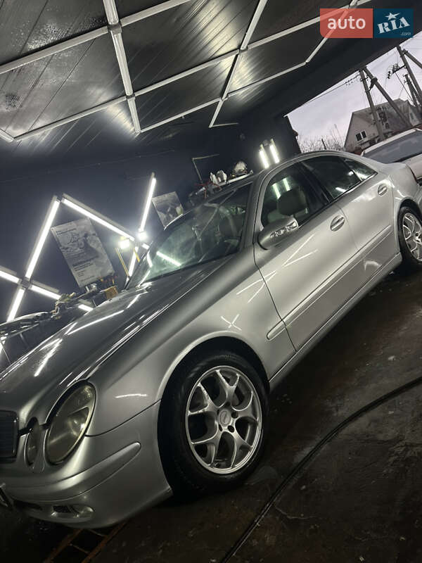 Седан Mercedes-Benz E-Class 2003 в Василькові