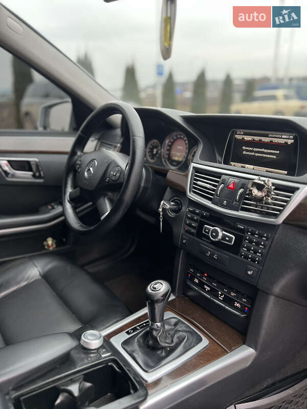 Седан Mercedes-Benz E-Class 2009 в Чернівцях