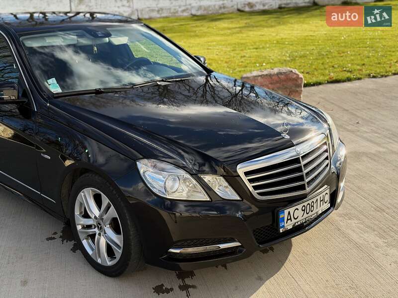 Седан Mercedes-Benz E-Class 2011 в Луцке