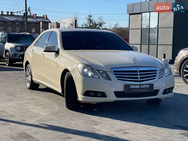 Седан Mercedes-Benz E-Class 2011 в Львове