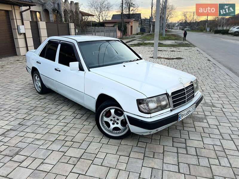 Седан Mercedes-Benz E-Class 1986 в Ізмаїлі