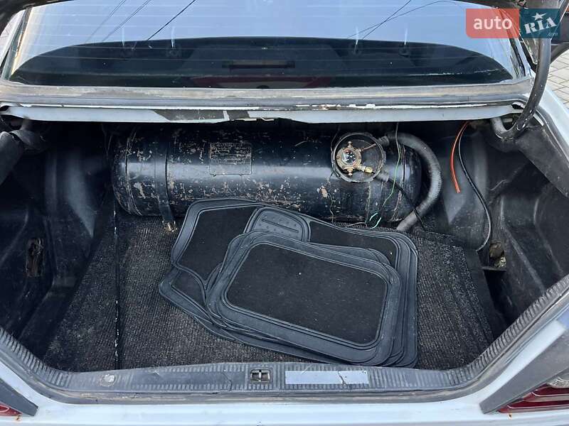 Седан Mercedes-Benz E-Class 1986 в Ізмаїлі