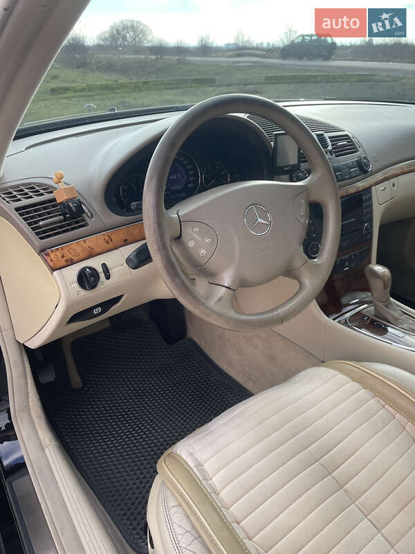 Седан Mercedes-Benz E-Class 2004 в Буську