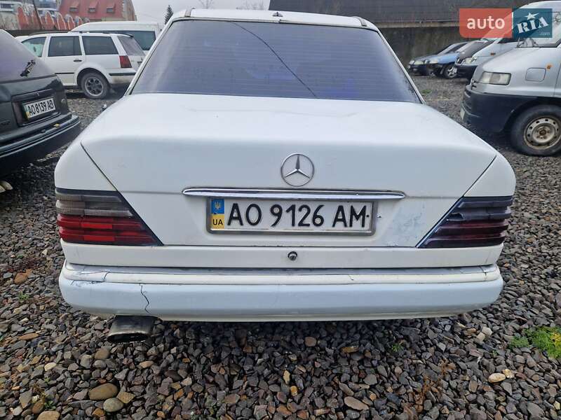 Седан Mercedes-Benz E-Class 1994 в Хусті