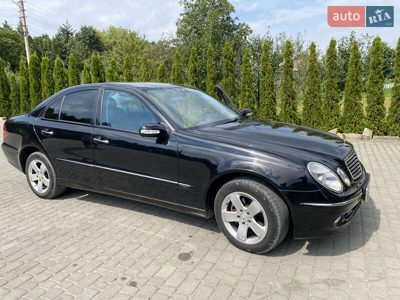 Седан Mercedes-Benz E-Class 2004 в Косове