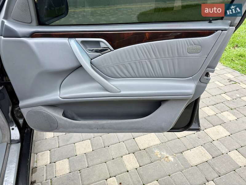 Седан Mercedes-Benz E-Class 2000 в Одессе