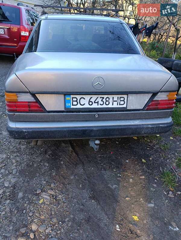 Седан Mercedes-Benz E-Class 1990 в Перемышлянах