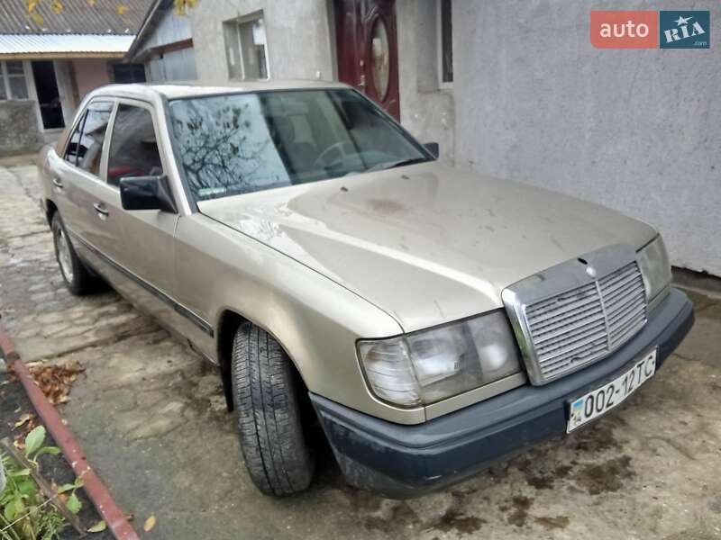 Седан Mercedes-Benz E-Class 1989 в Львові