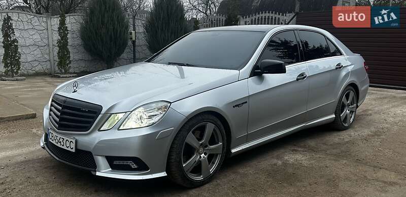 Седан Mercedes-Benz E-Class 2011 в Чернігові