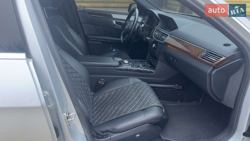 Седан Mercedes-Benz E-Class 2011 в Чернігові