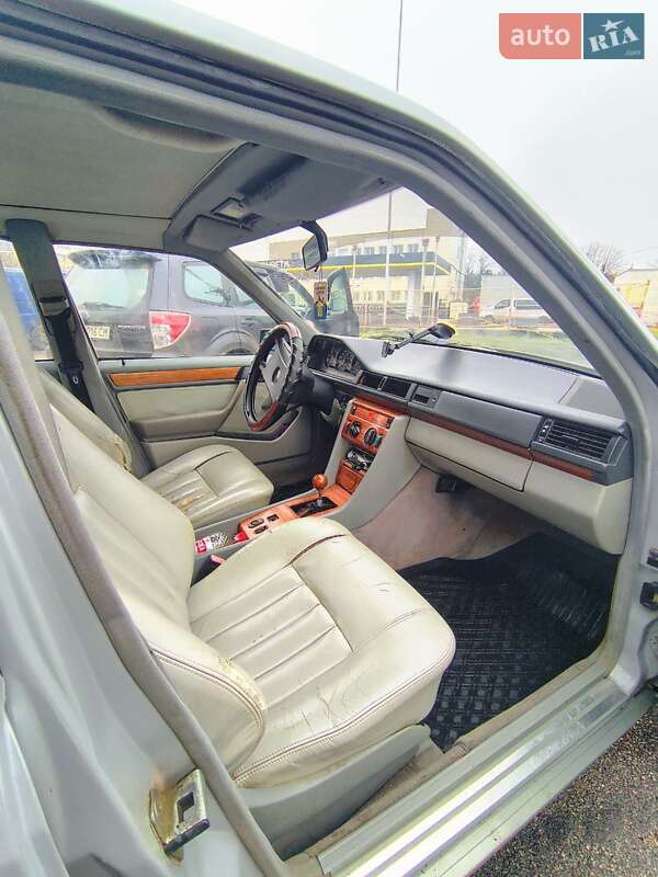 Седан Mercedes-Benz E-Class 1990 в Харкові фото 11 Седан Mercedes-Benz E-Class 1990 в Харкові