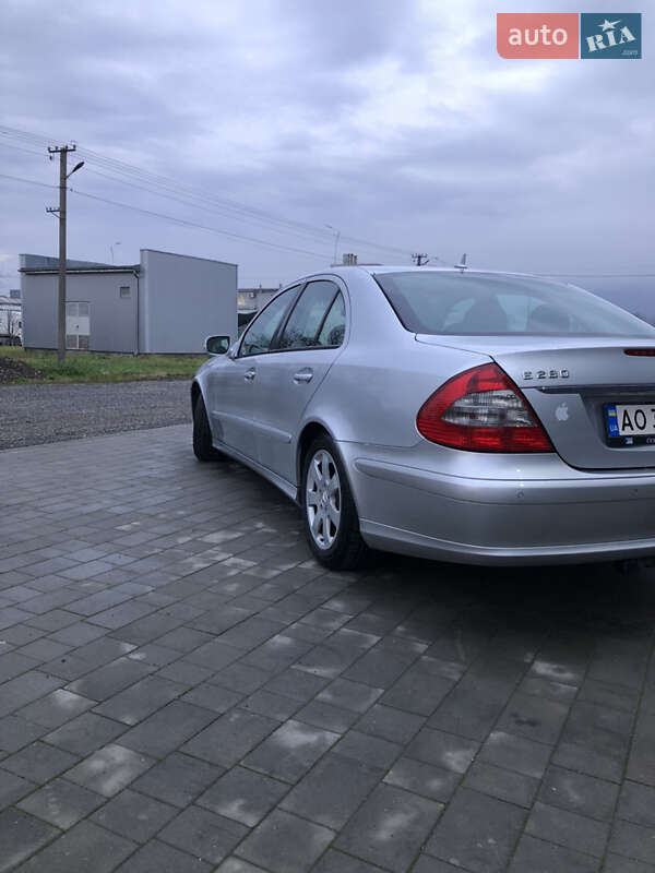 Седан Mercedes-Benz E-Class 2006 в Виноградові