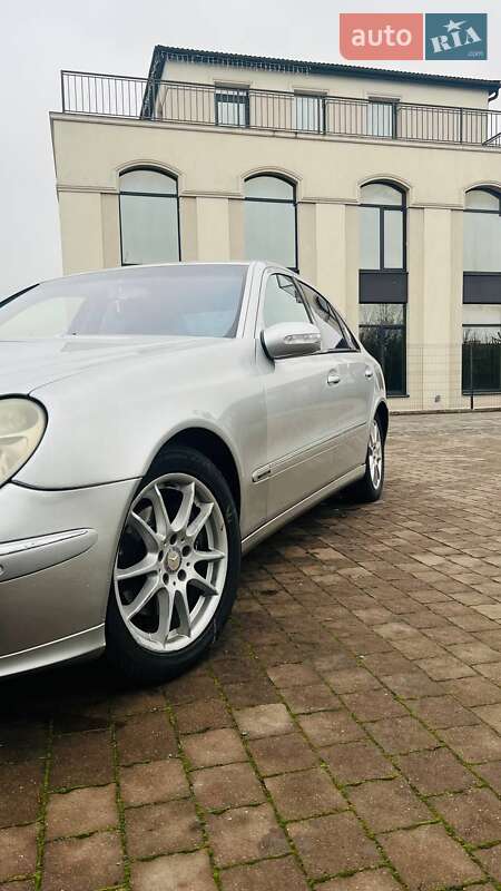Седан Mercedes-Benz E-Class 2003 в Буську
