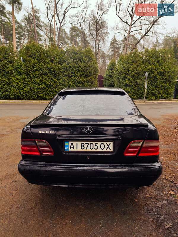 Седан Mercedes-Benz E-Class 1999 в Буче