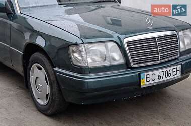 Седан Mercedes-Benz E-Class 1995 в Львові