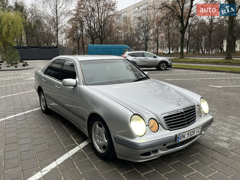 Седан Mercedes-Benz E-Class 2001 в Ровно