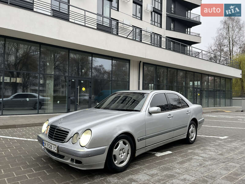 Седан Mercedes-Benz E-Class 2001 в Ровно