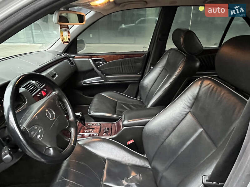Седан Mercedes-Benz E-Class 2001 в Ровно